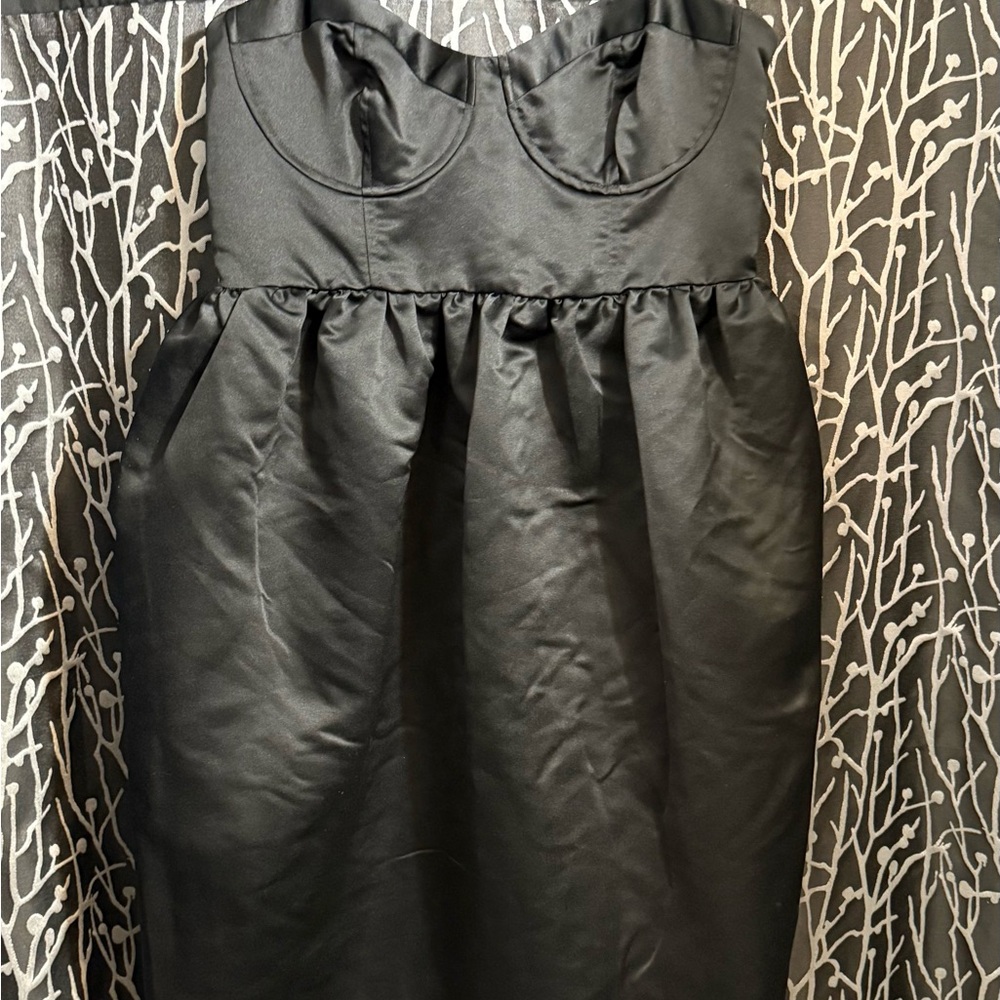 Chic Black Dress with Adjustable straps and Pockets!